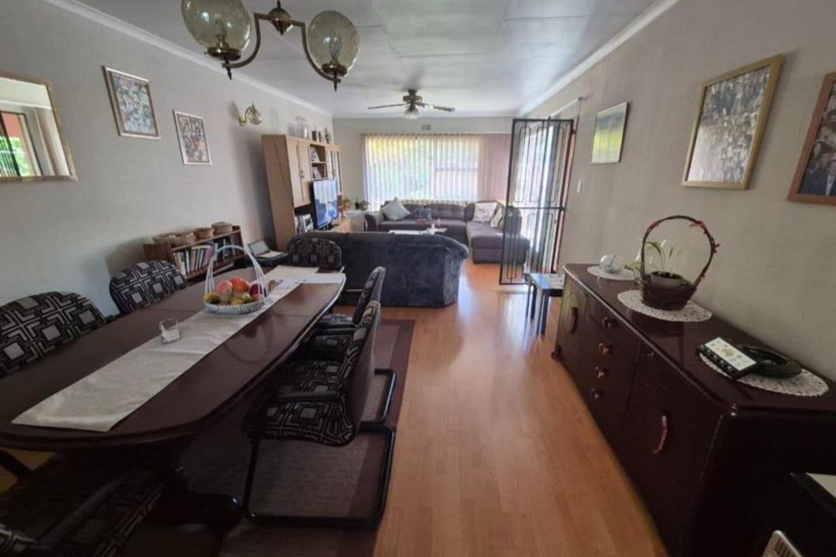 3 Bedroom Townhouse for Sale in Mulbarton - Photo 4