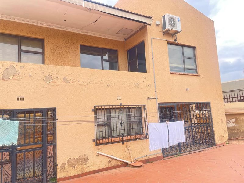 Spacious Three-Bedroom Family Home with Flatlet and Excellent Amenities - Photo 8