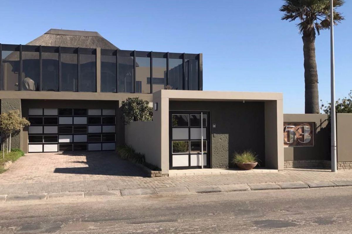 Price Reduced!!Modern Kramersdorf Mansion with permanent dune view - Photo 2