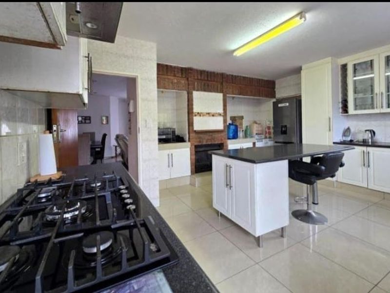 3 Bedroom Townhouse for Sale in Brackendowns -Alberton - Photo 6