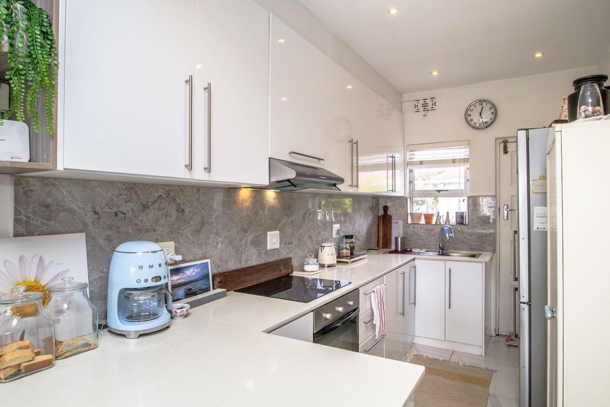 Modern Second-Floor Apartment in Kenilworth – Stylish, Secure & Move-In Ready - Photo 4