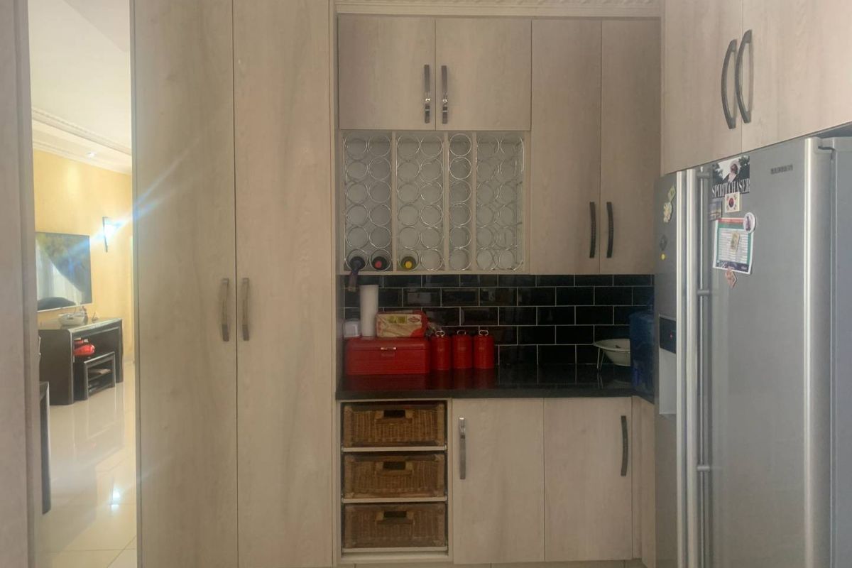 Executive Living. Prestige Address. Exceptional Investment. - Photo 4