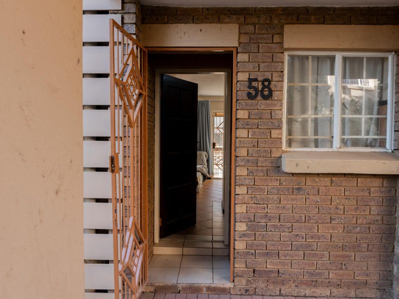 FOR SALE: 2-Bedroom Ground Floor Unit in Mooikloof Ridge - Photo 3