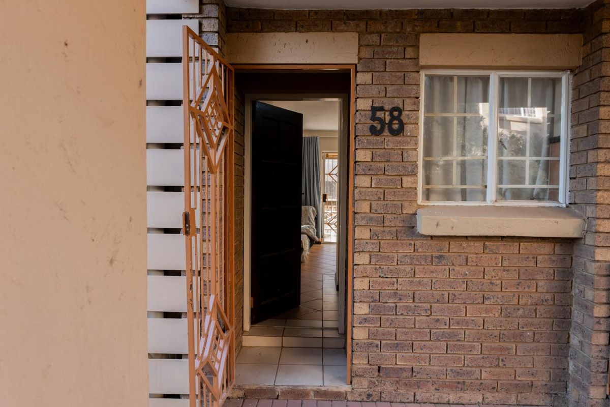 FOR SALE: 2-Bedroom Ground Floor Unit in Mooikloof Ridge - Photo 3