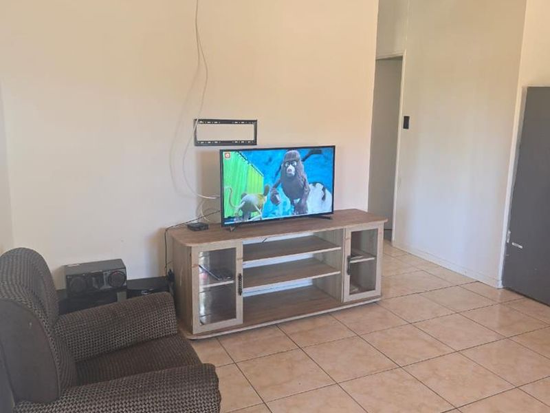 Keetmanshoop Westdene Ext 2: For Sale Neat 4 Bedroom House - Photo 3