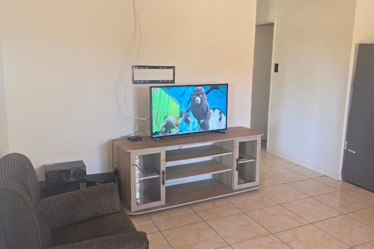 Keetmanshoop Westdene Ext 2: For Sale Neat 4 Bedroom House - Photo 3