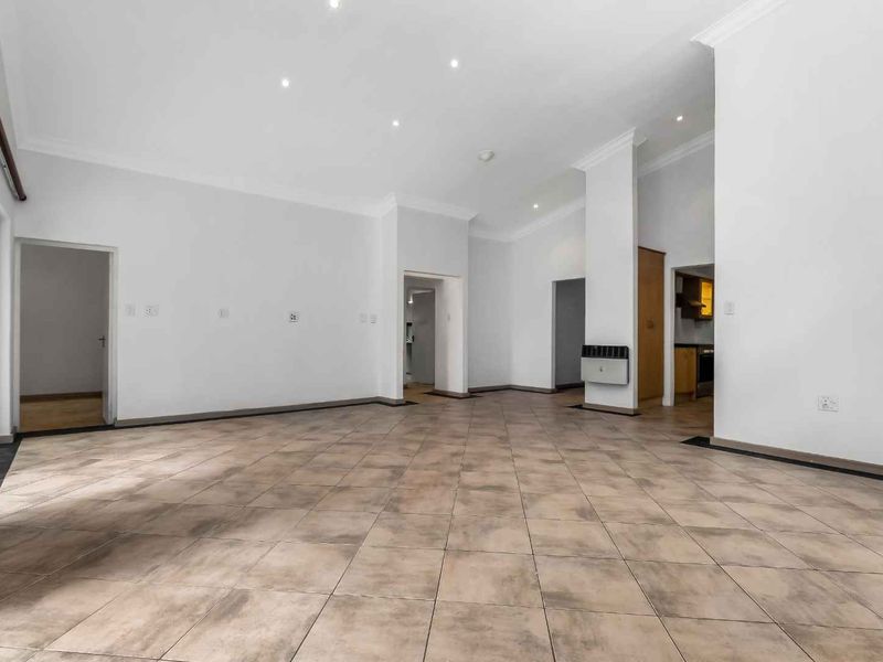 PRIVATE AND CHARMING FAMILY HOME SITUATED IN A QUIET LOCATION - Photo 6