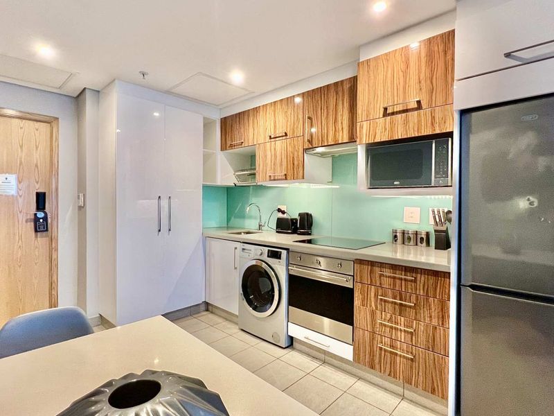 2 BEDROOM | 2 BATHROOM APARTMENT - Photo 4