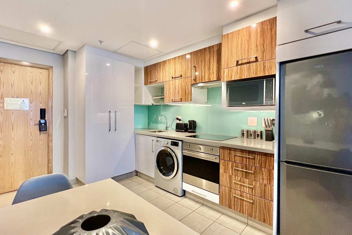 2 BEDROOM | 2 BATHROOM APARTMENT - Photo 4