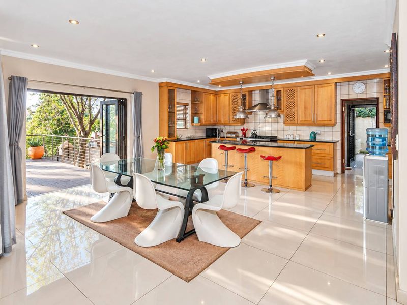 Stunning 5-Bed Home with Infinity Pool & Mountain Views - Photo 7