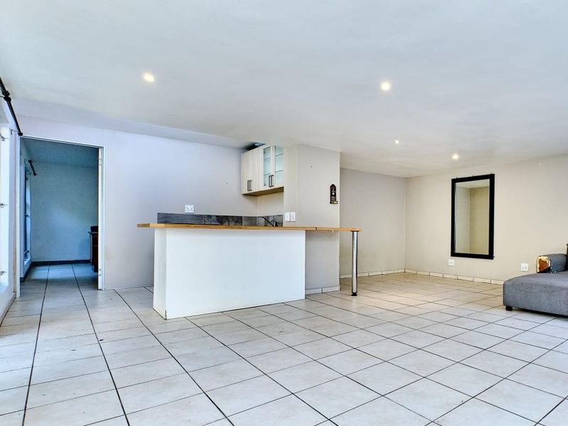 Versatile Multi-Unit Property for Sale – Excellent Investment Opportunity - Photo 10