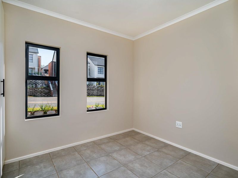 Kings Gate Estate 2 Bedroom Duplex - Photo 9