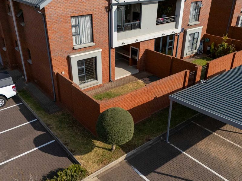 Charming Ground-Floor 3-Bedroom Unit with Private Garden in Irene - Photo 4