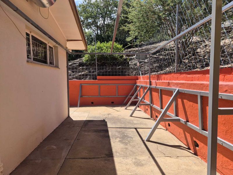 Luxury Hill Family home with a beautiful view - Photo 10