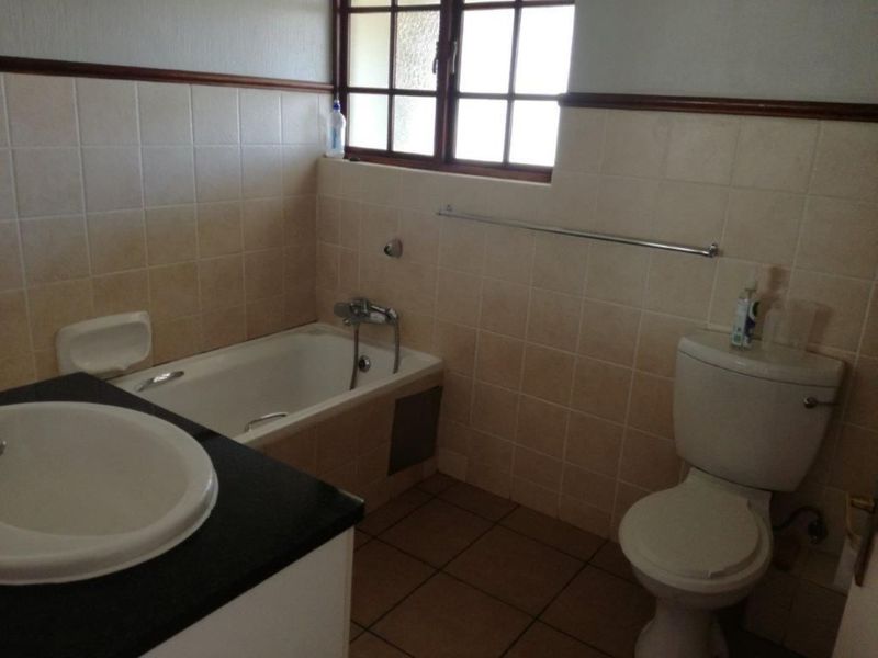 Ground floor unit with Double garage. - Photo 6