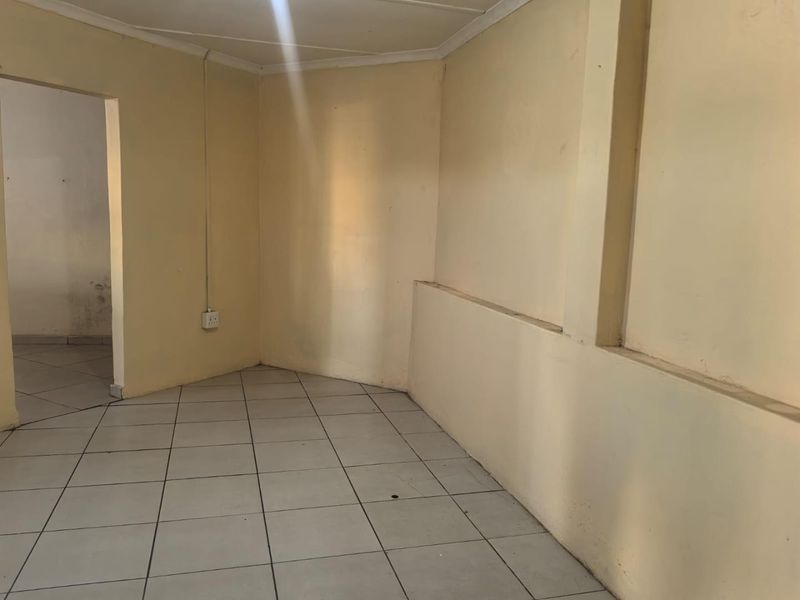 One-Bedroom Rental in Bayview, Chatsworth - Practical Living - Photo 2