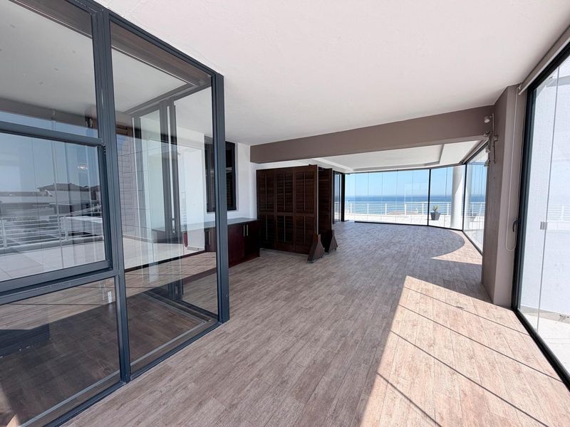 Luxury Penthouse with Panoramic Ocean & Table Mountain Views - Photo 6