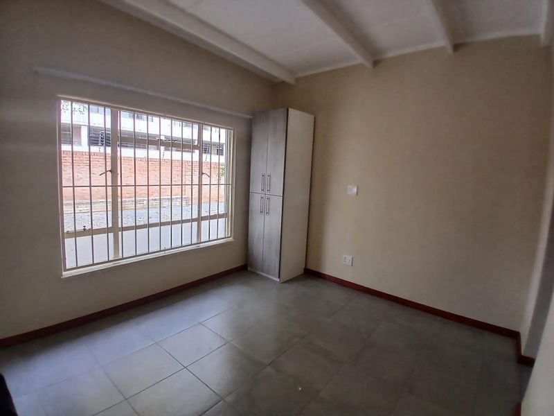BACHELOR APARTMENT - Photo 3