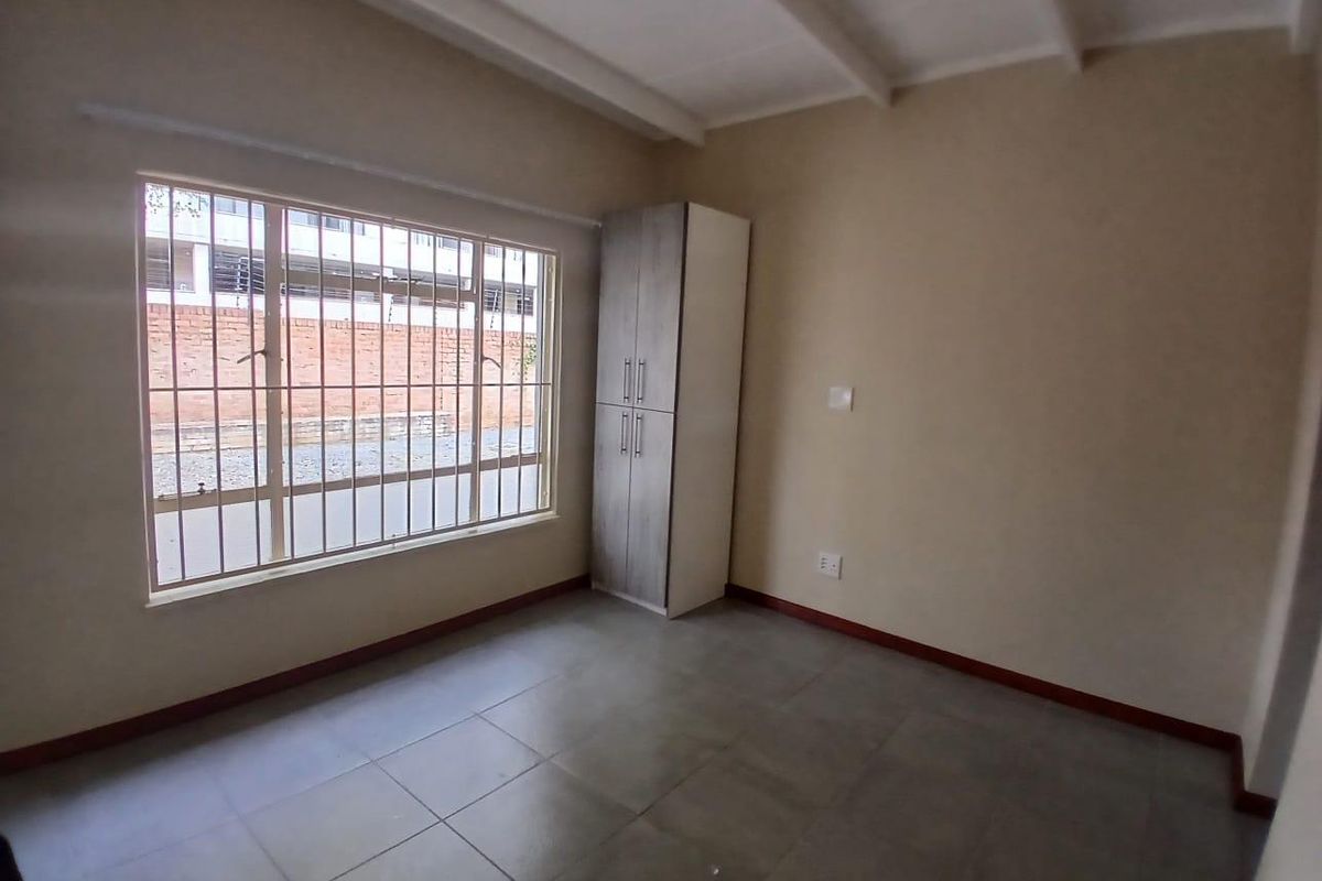 BACHELOR APARTMENT - Photo 3