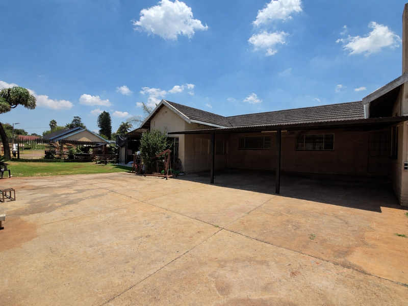 “Big on Space, Big on Potential” - Photo 2