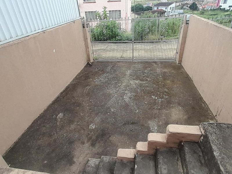 Charming 2-Bedroom Duplex for Sale in Westham, Phoenix - Photo 10