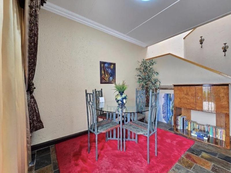 3 Bedroom Townhouse for Sale in Glenvista - Photo 9