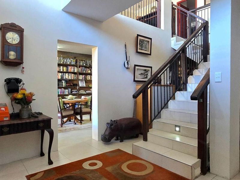 Tranquil Coastal Living with Luxury Touches and Stunning Entertainment Spaces in the Heart of Franskraal - Photo 4