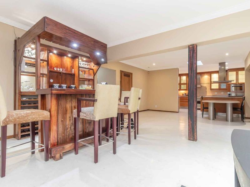 Spectacular 5 Bed, 5 Bath House in Sought after area in Sandon - Photo 10