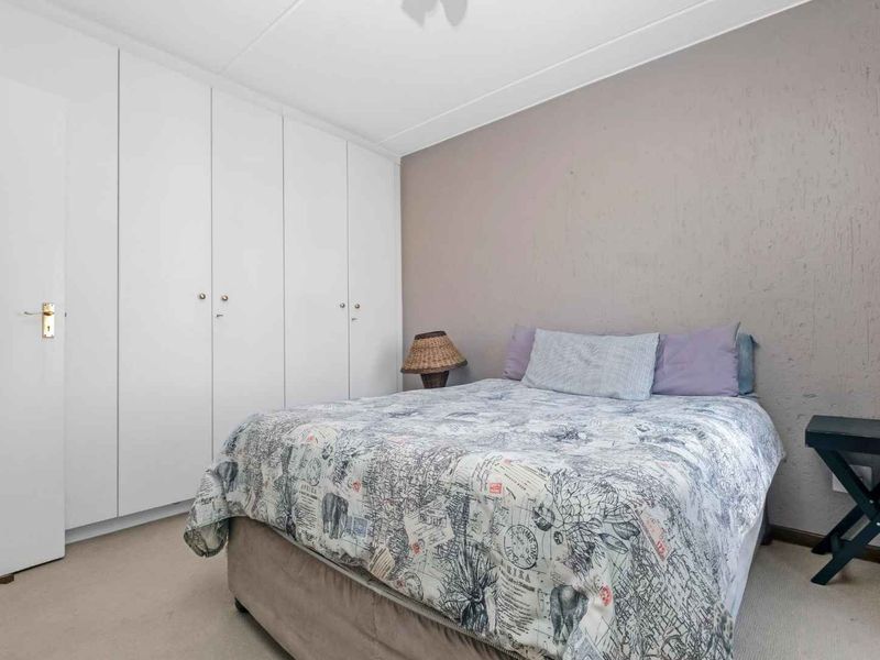 LIGHT 1 BEDROOM FIRST FLOOR APARTMENT FOR SALE IN BROADACRES - Photo 6