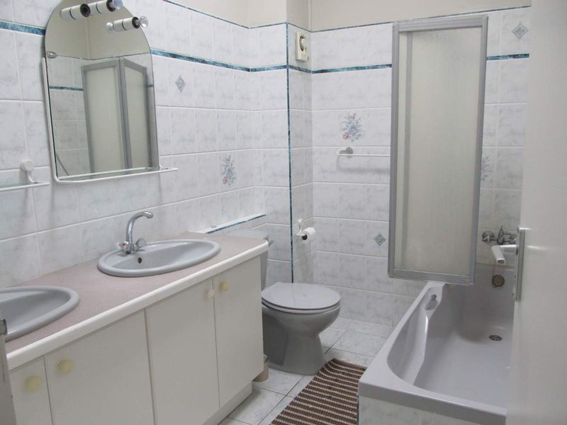 Spacious Apartment in CBD - Photo 2