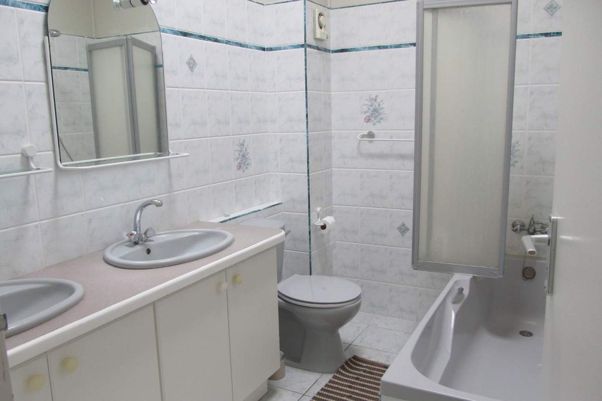 Spacious Apartment in CBD - Photo 2