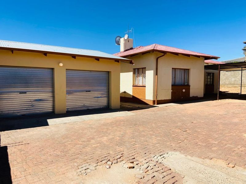 3 Bedroom House For Sale - WINDHOEK NORTH - Photo 2