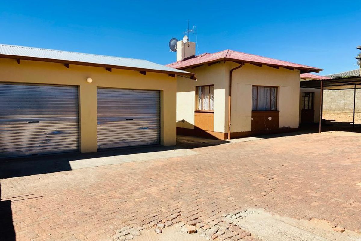 3 Bedroom House For Sale - WINDHOEK NORTH - Photo 2