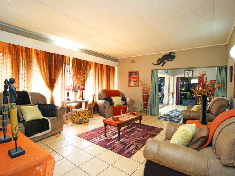 Spacious 3-Bedroom Family Home with Flatlet, Solar and many more - Photo 4