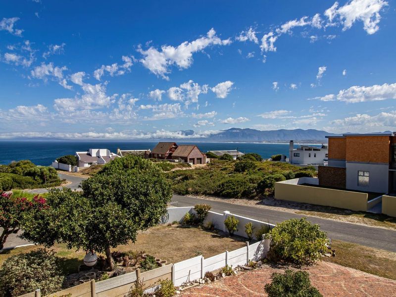 Perfectly Positioned Home with Sea Views - Photo 3