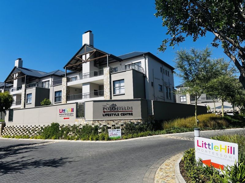 Elegant Fully Furnished 3-Bedroom Garden Unit - Photo 2