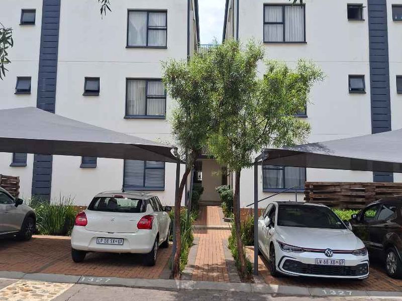 "Charming Studio with Pool & Gym: A Smart Investment!" - Photo 8