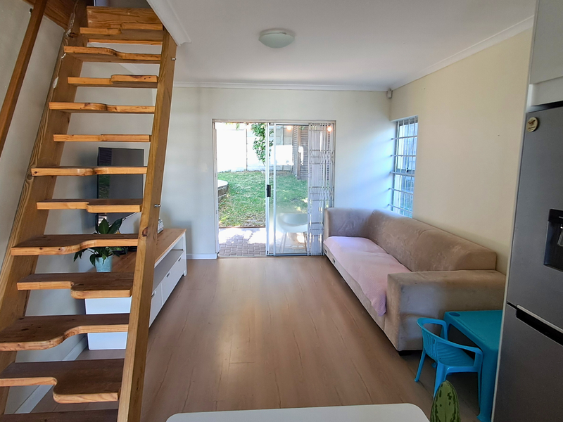 Neat 3 Bedroom Home With Pool in Brackenfell - Photo 4