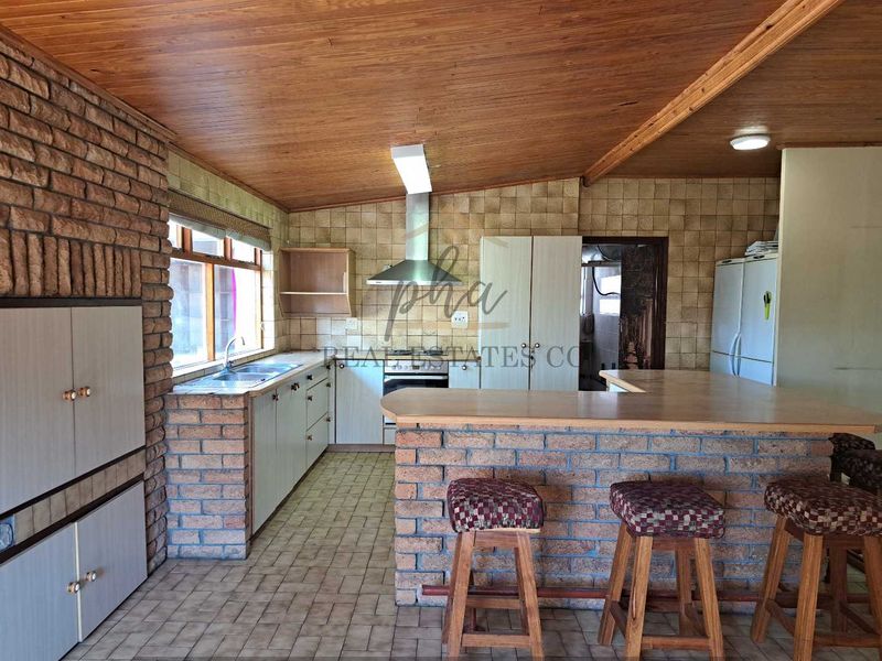 4 Bedr Family home with pool for sale in Walvis Bay for N$2 950 000.00 - Photo 10