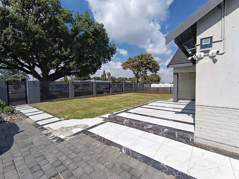 2 Properties, one stand Exceptional Rental Opportunity in the Heart of Rynfield - Photo 3