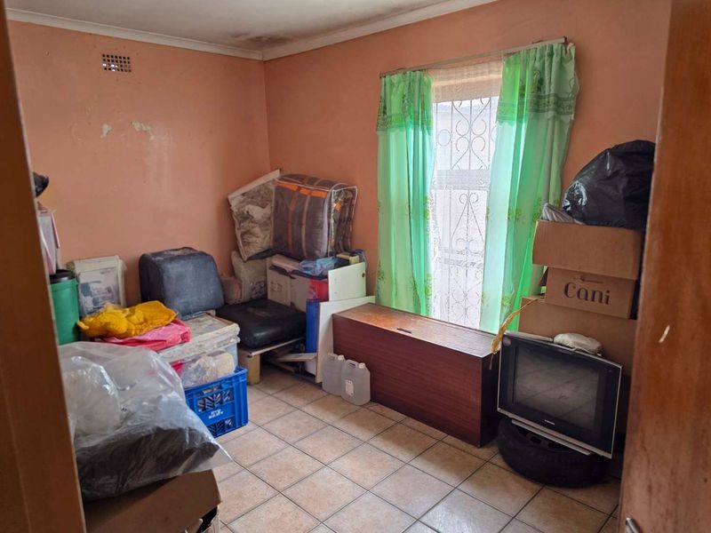 Charming 3-Bedroom Home with Spacious Yard - Photo 10