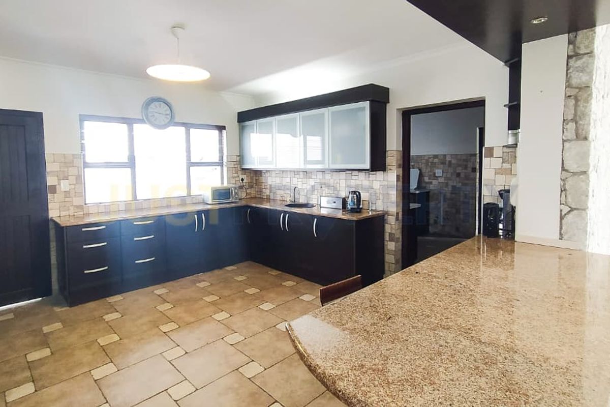 5 Bedroom Family Home - Photo 5