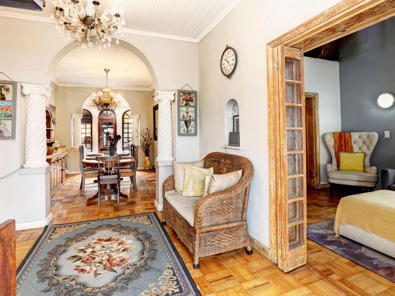 Beautiful and Unique home! - Photo 7