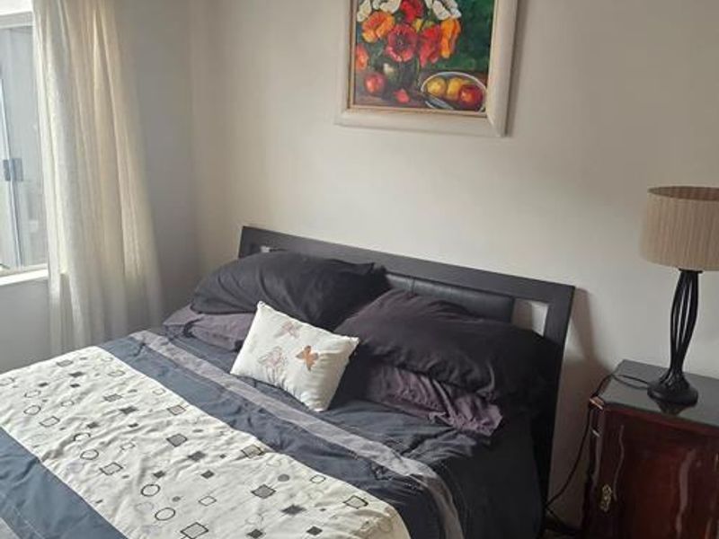 Spacious property in a quiet cul-de-sac with lots of parking - Photo 9