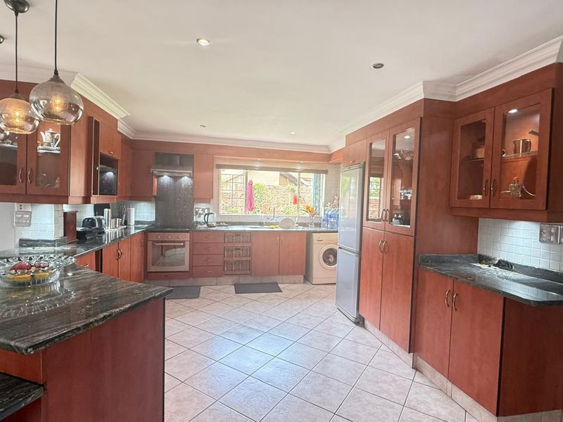 Discover your dream home in the heart of Bloubosrand - Photo 7