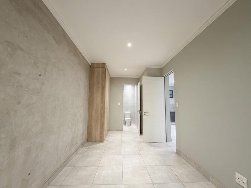 I Q Brooklyn - Modern 1 Bed, 1 Bath Apartment | Available Immediately - Photo 9