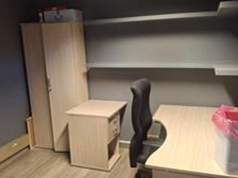Office To Let - Photo 9