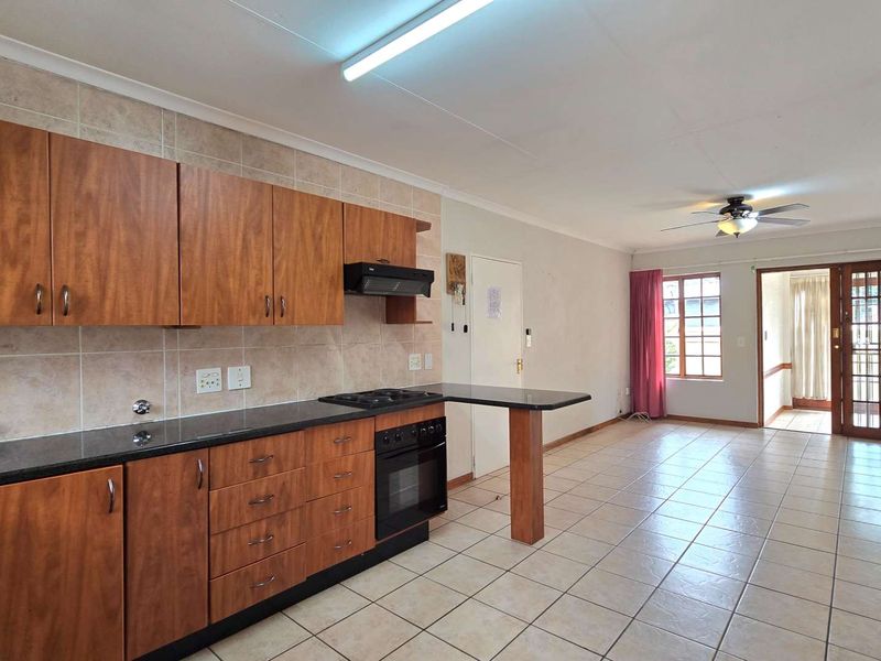 Neat and cozy 2 bedroom retirement home in secure complex in Montana - Photo 9