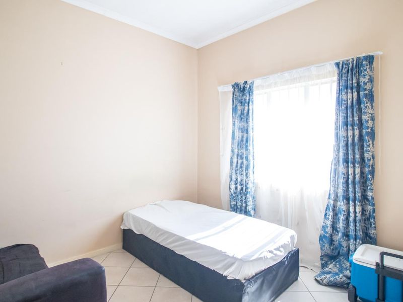 3 Bedroom 2 bathroom home - Photo 2