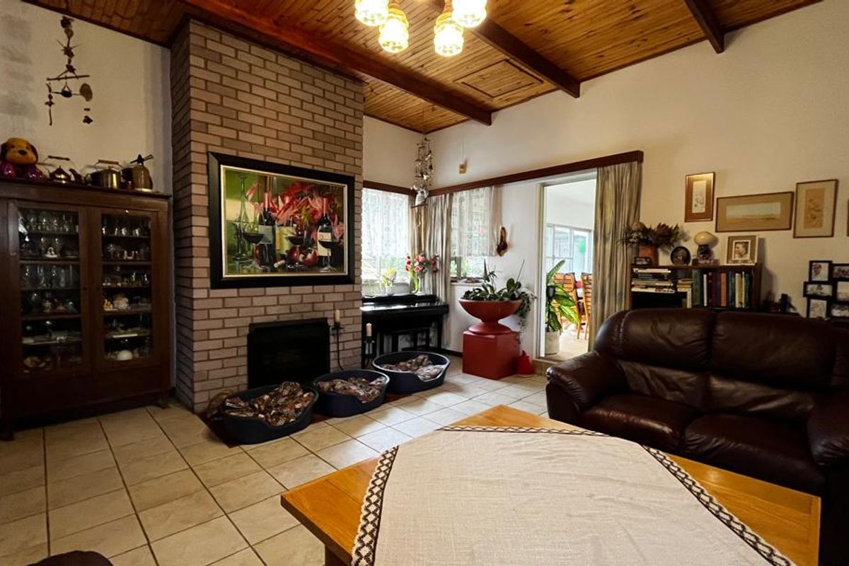 Lovely Family Home For Sale, ideal for the extended family - Photo 5